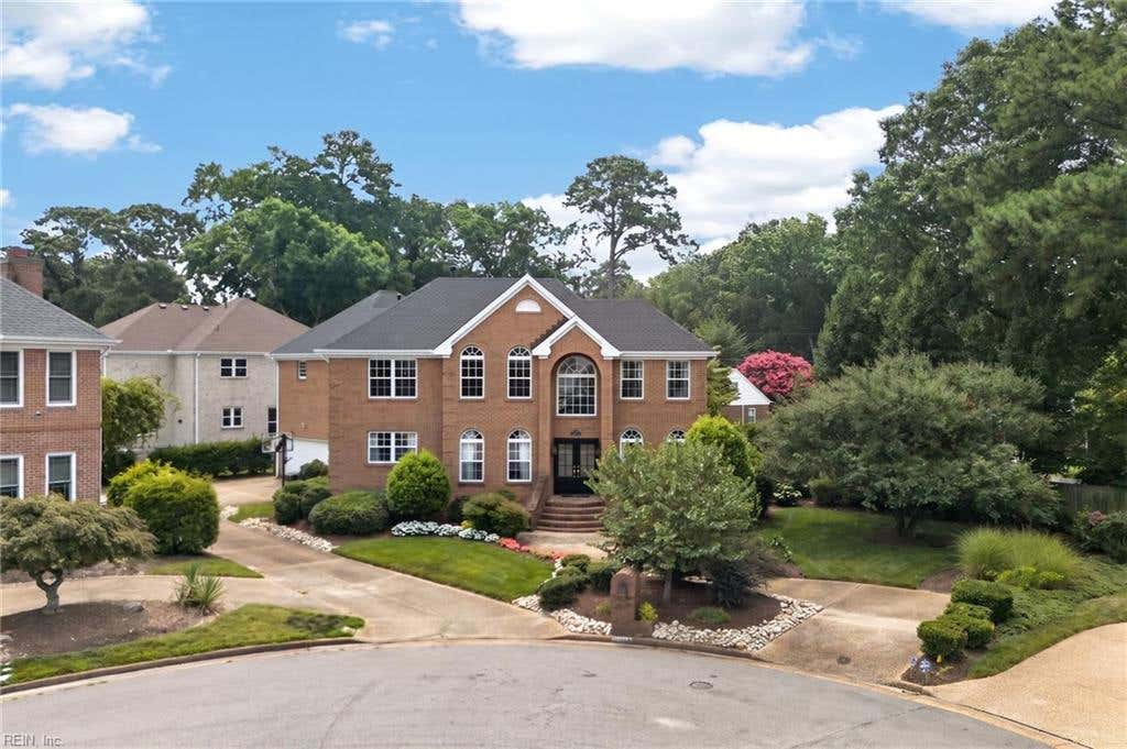Photo of 1700 Maze Hill Mews, Virginia Beach, VA 23455 (MLS # 10650945)