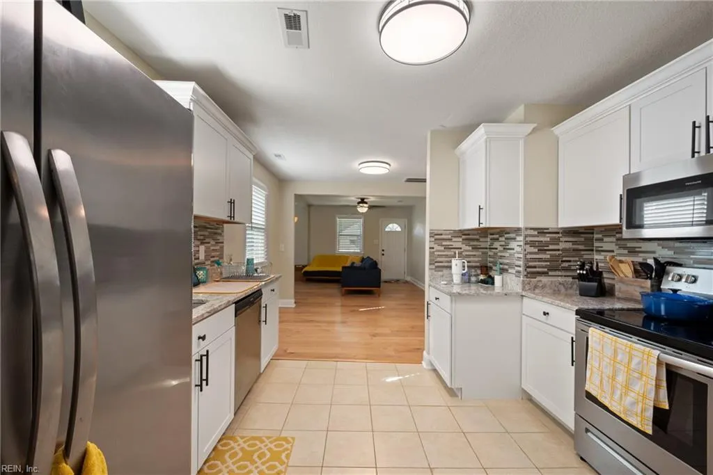 Portsmouth, Virginia 23702, United States, 3 Bedrooms Bedrooms, ,2 BathroomsBathrooms,Residential,Pending,44269