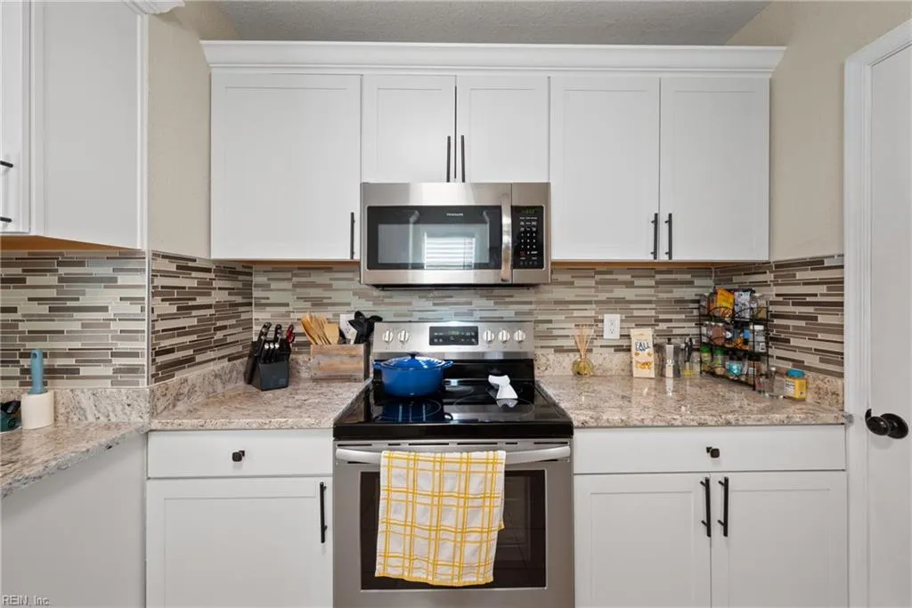 Portsmouth, Virginia 23702, United States, 3 Bedrooms Bedrooms, ,2 BathroomsBathrooms,Residential,Pending,44269