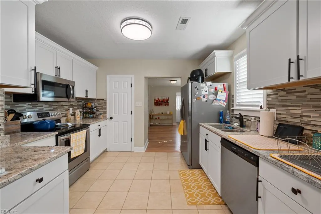 Portsmouth, Virginia 23702, United States, 3 Bedrooms Bedrooms, ,2 BathroomsBathrooms,Residential,Pending,44269