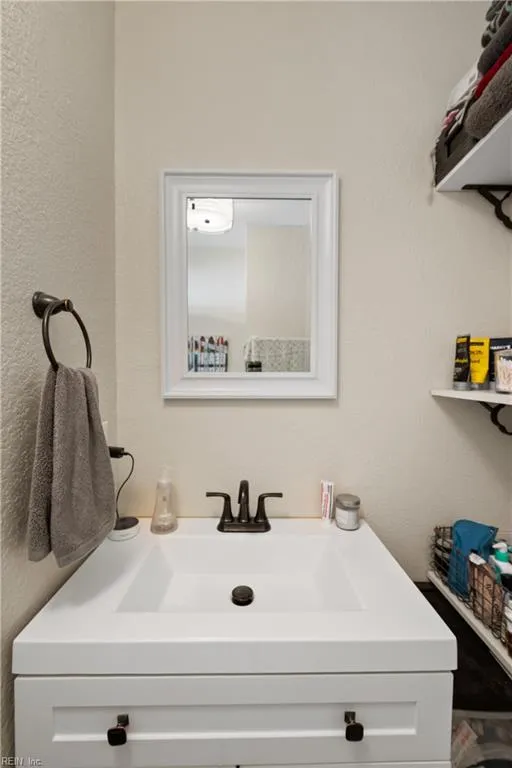 Portsmouth, Virginia 23702, United States, 3 Bedrooms Bedrooms, ,2 BathroomsBathrooms,Residential,Pending,44269