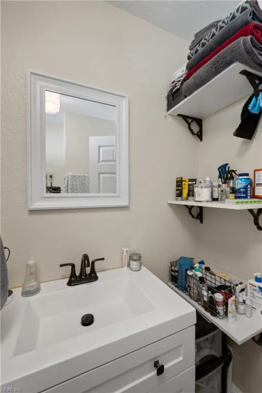 Portsmouth, Virginia 23702, United States, 3 Bedrooms Bedrooms, ,2 BathroomsBathrooms,Residential,Pending,44269