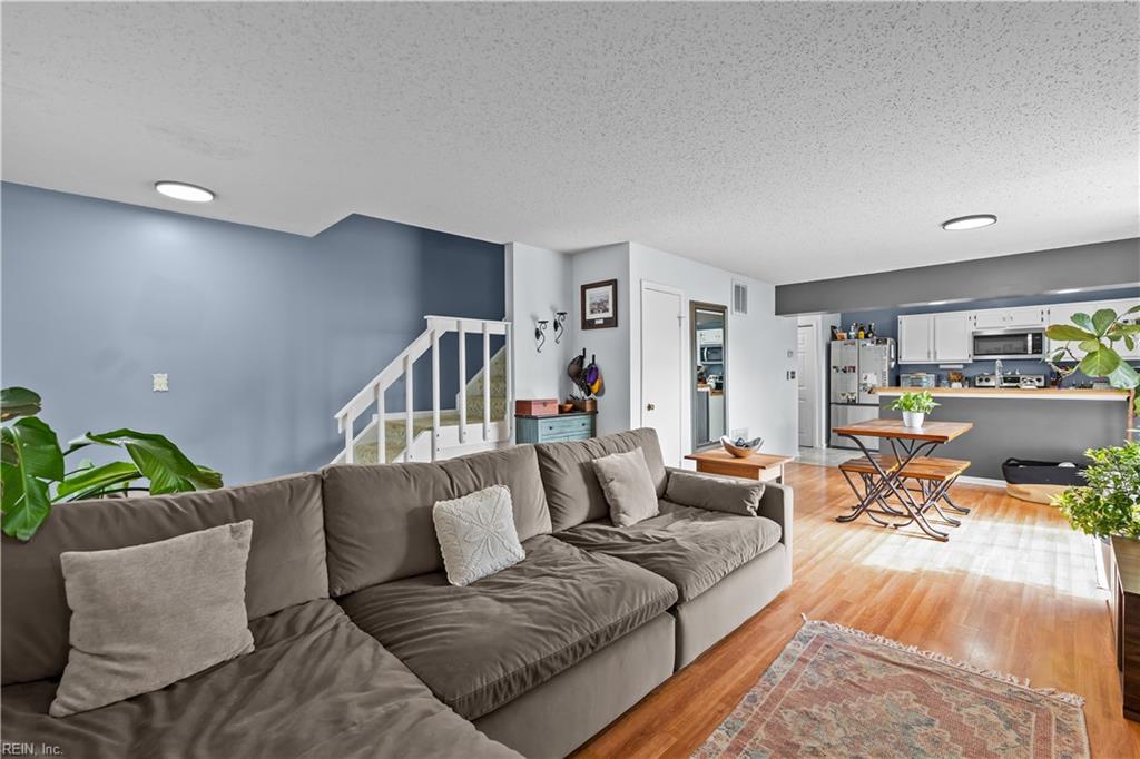 4592 Genoa CIR