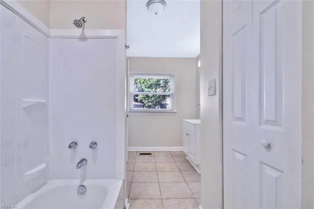 Portsmouth, Virginia 23707, United States, 3 Bedrooms Bedrooms, ,2 BathroomsBathrooms,Residential,Active,200181