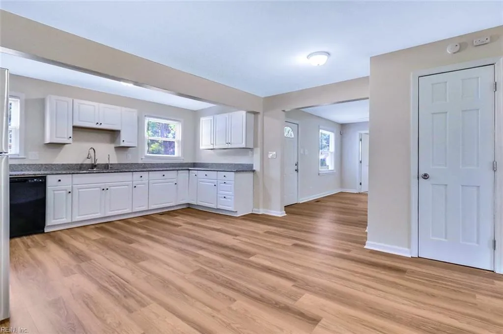 Portsmouth, Virginia 23707, United States, 3 Bedrooms Bedrooms, ,2 BathroomsBathrooms,Residential,Active,200181