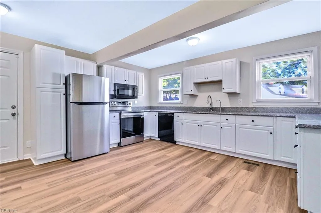 Portsmouth, Virginia 23707, United States, 3 Bedrooms Bedrooms, ,2 BathroomsBathrooms,Residential,Active,200181