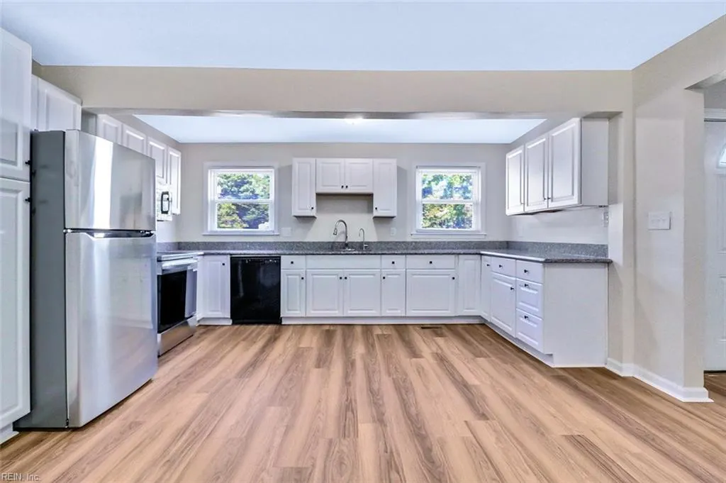 Portsmouth, Virginia 23707, United States, 3 Bedrooms Bedrooms, ,2 BathroomsBathrooms,Residential,Active,200181