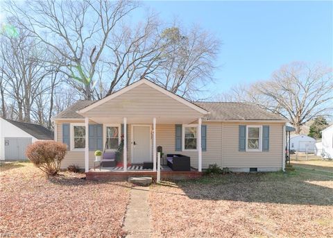 Photo of 5913 Marshall Avenue, Newport News, VA 23605 (MLS # 10616820)