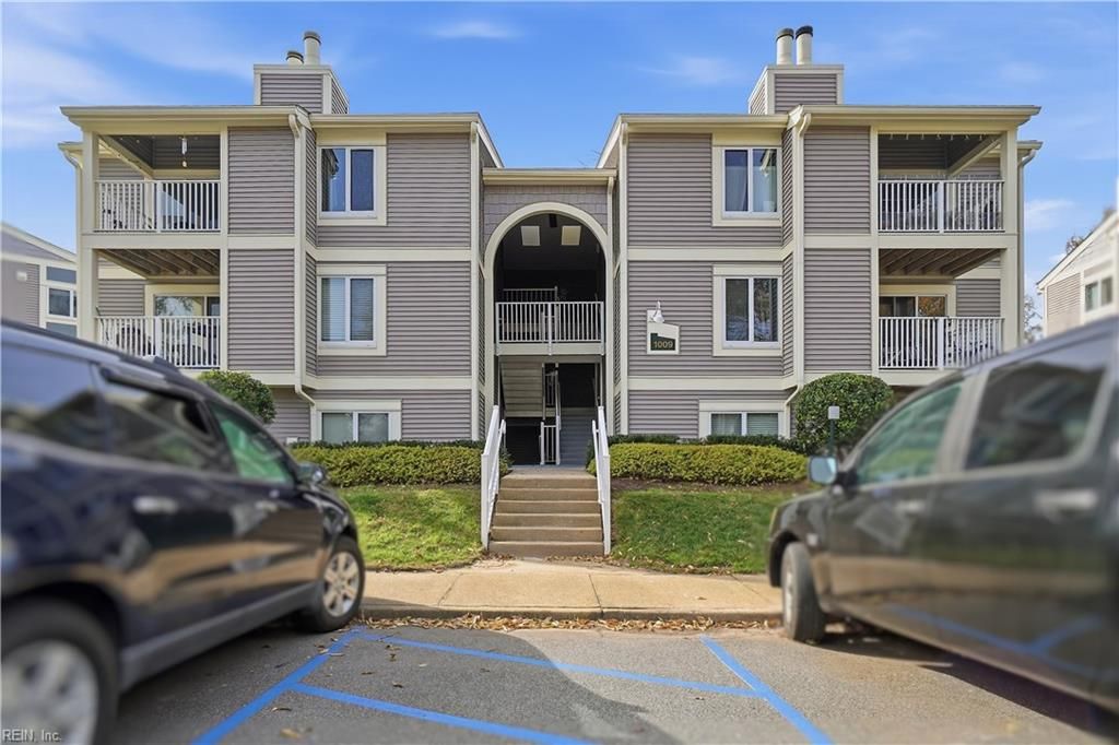 Photo of 1009 Autumn Woods Lane #107, Virginia Beach, VA 23454 (MLS # 10613618)