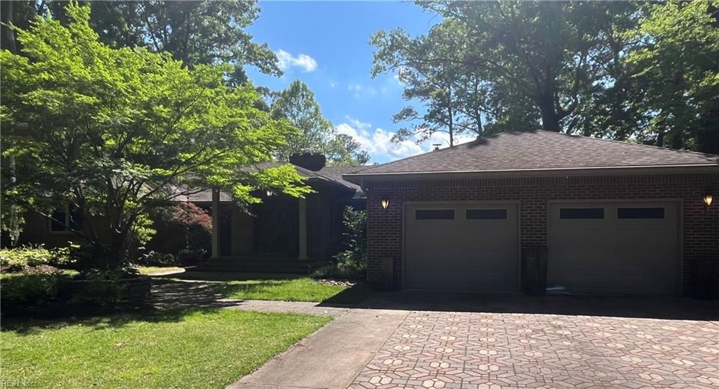 Photo of 621 Lynn Shores Dr Drive, Virginia Beach, VA 23452 (MLS # 10634064)