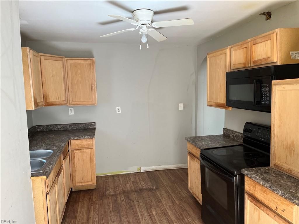 Photo of 3413 Roanoke Avenue, Newport News, VA 23607 (MLS # 10628403)