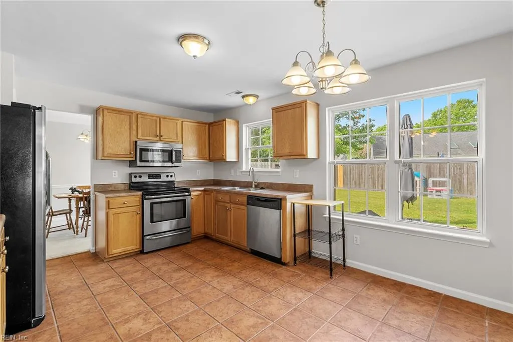 Chesapeake, Virginia 23323, United States, 4 Bedrooms Bedrooms, ,3 BathroomsBathrooms,Residential,Pending,113724