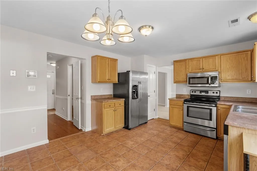 Chesapeake, Virginia 23323, United States, 4 Bedrooms Bedrooms, ,3 BathroomsBathrooms,Residential,Pending,113724