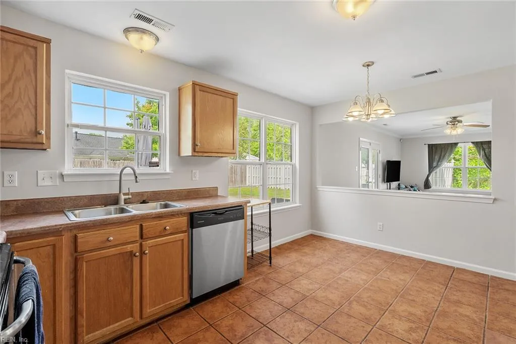 Chesapeake, Virginia 23323, United States, 4 Bedrooms Bedrooms, ,3 BathroomsBathrooms,Residential,Pending,113724