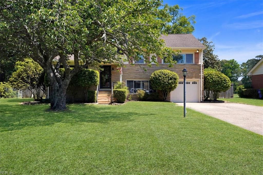 Photo of 244 E Mcginnis Cir CIR, Norfolk, VA 23502 (MLS # 10633491)