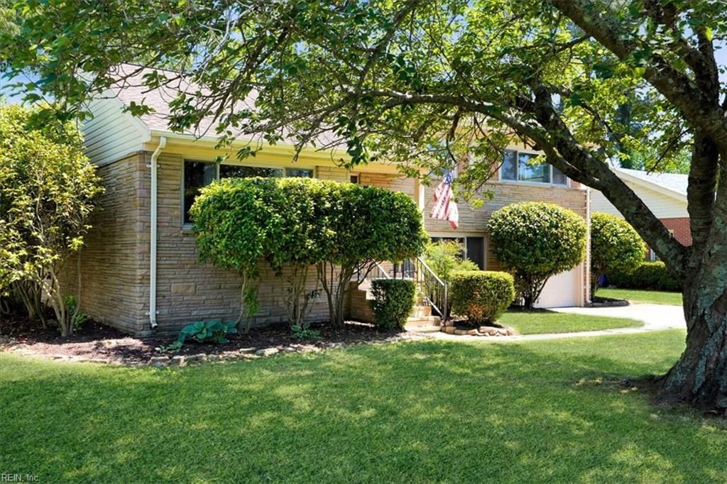 Photo of 244 E Mcginnis Cir CIR, Norfolk, VA 23502 (MLS # 10633491)