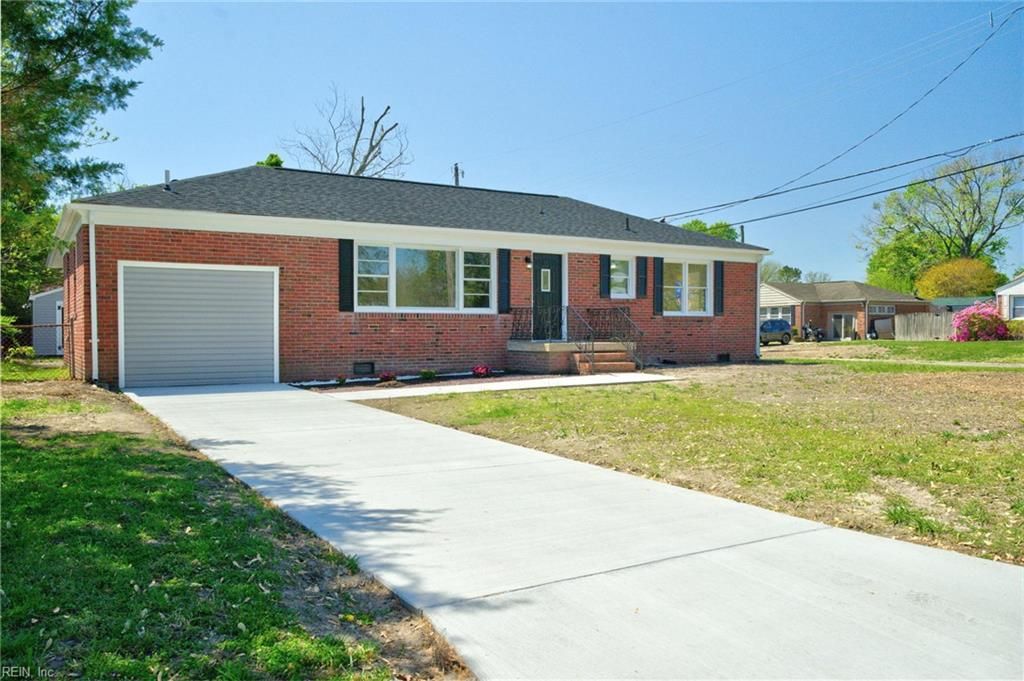 Photo of 19 SAINT ALBANS Drive, Hampton, VA 23669 (MLS # 10629431)