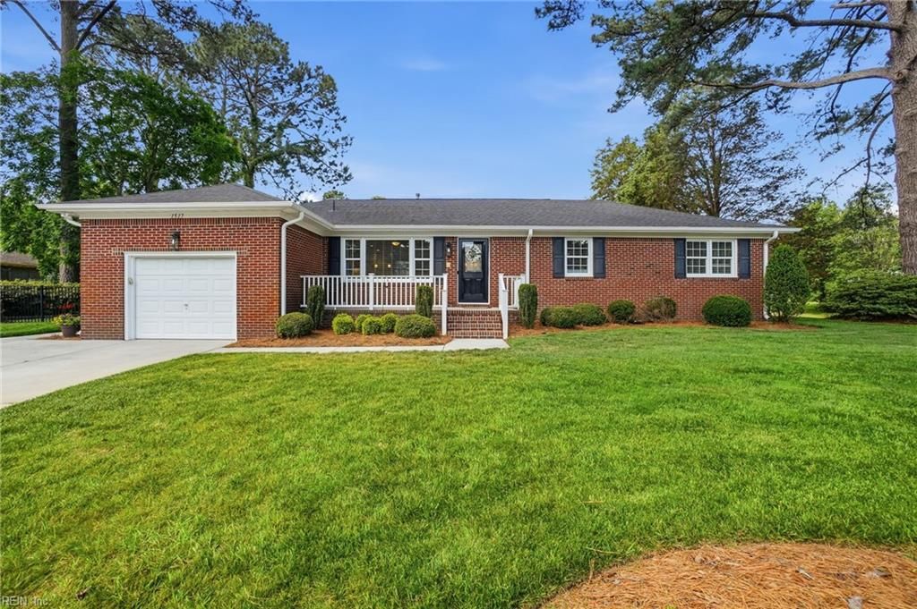 Photo of 1517 Custom Street, Virginia Beach, VA 23454 (MLS # 10636229)
