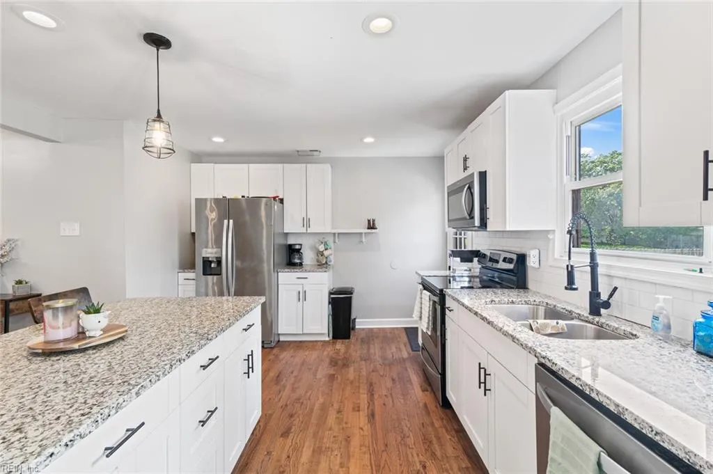 Hampton, Virginia 23664, United States, 3 Bedrooms Bedrooms, ,2 BathroomsBathrooms,Residential,Pending,183326