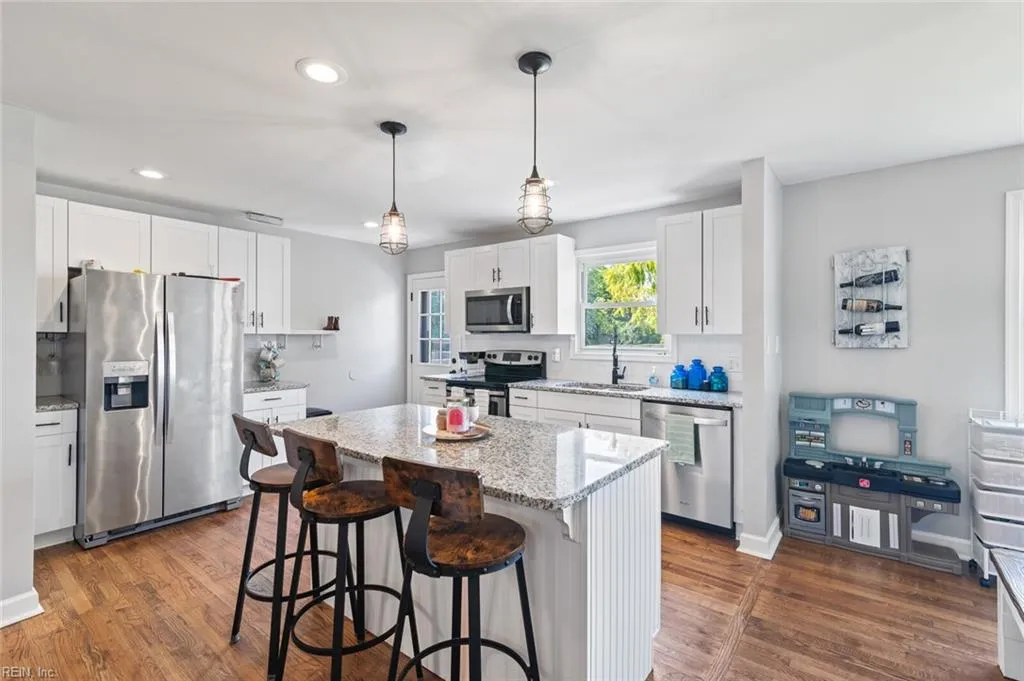 Hampton, Virginia 23664, United States, 3 Bedrooms Bedrooms, ,2 BathroomsBathrooms,Residential,Pending,183326