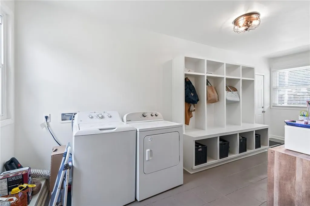 Hampton, Virginia 23664, United States, 3 Bedrooms Bedrooms, ,2 BathroomsBathrooms,Residential,Pending,183326