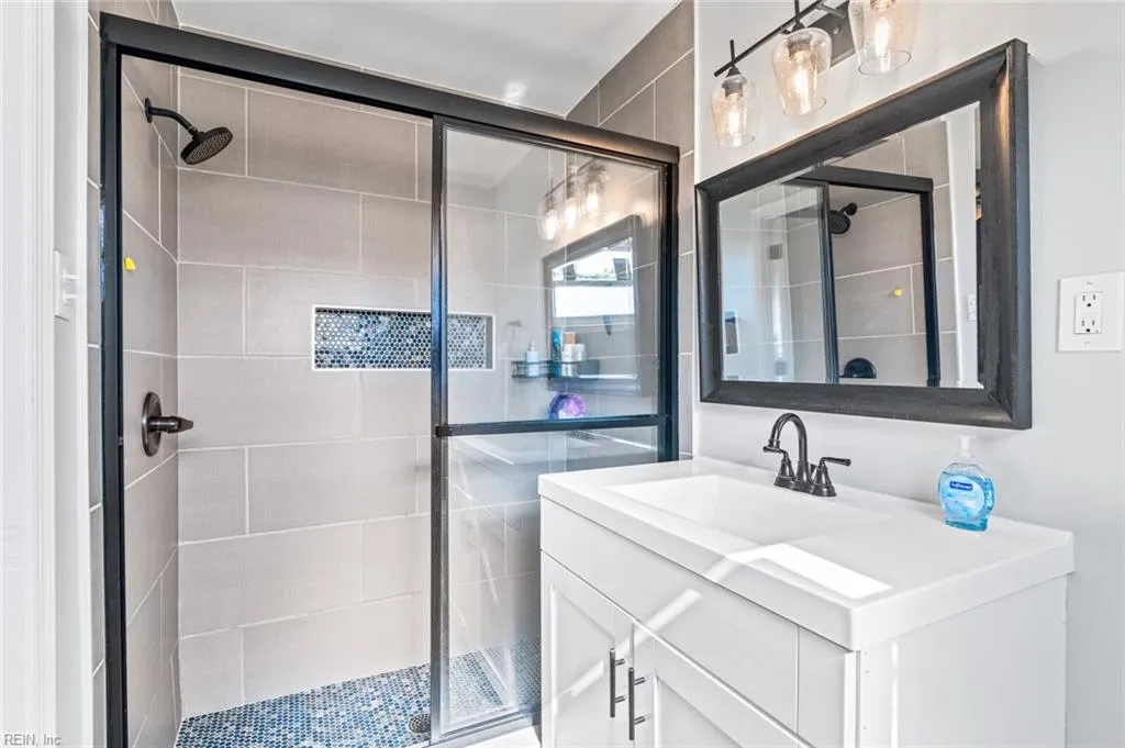 Hampton, Virginia 23664, United States, 3 Bedrooms Bedrooms, ,2 BathroomsBathrooms,Residential,Pending,183326