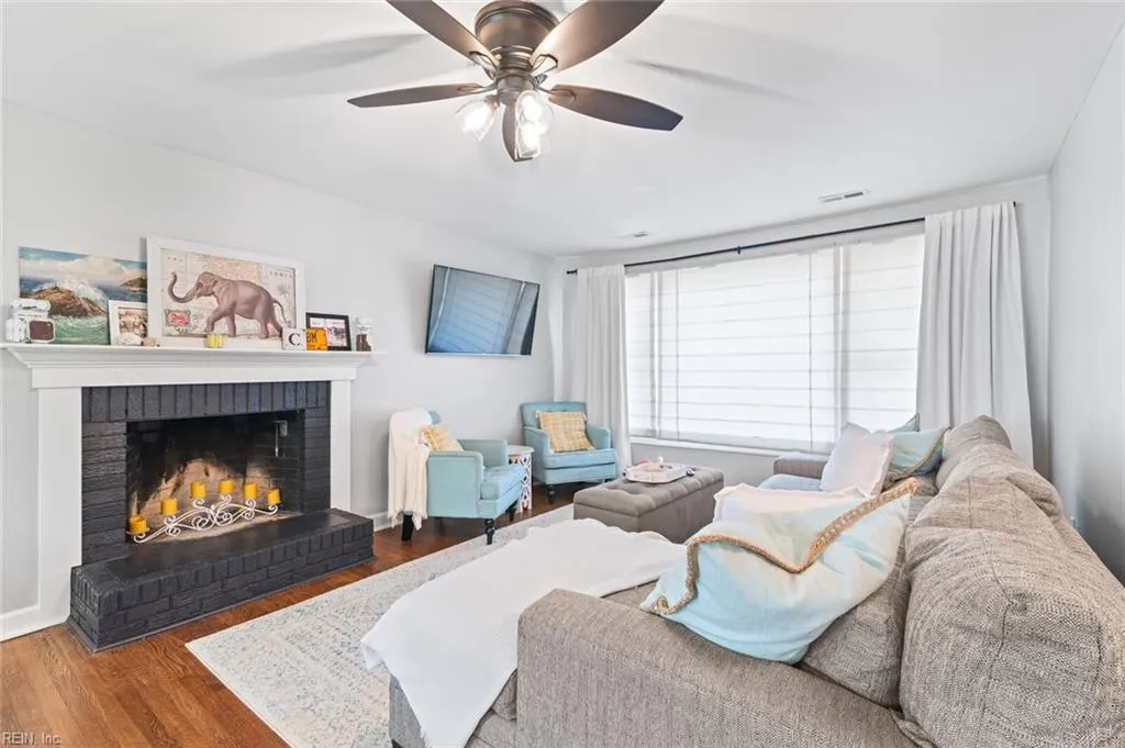 Hampton, Virginia 23664, United States, 3 Bedrooms Bedrooms, ,2 BathroomsBathrooms,Residential,Pending,183326