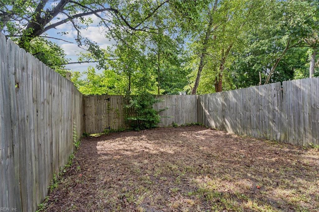 Photo 19 of 22 of 1193 Clydesdale LN townhome