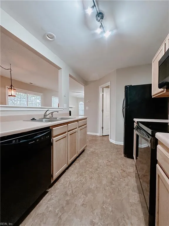 Virginia Beach, Virginia 23462, United States, 2 Bedrooms Bedrooms, ,3 BathroomsBathrooms,Residential,Active,251571