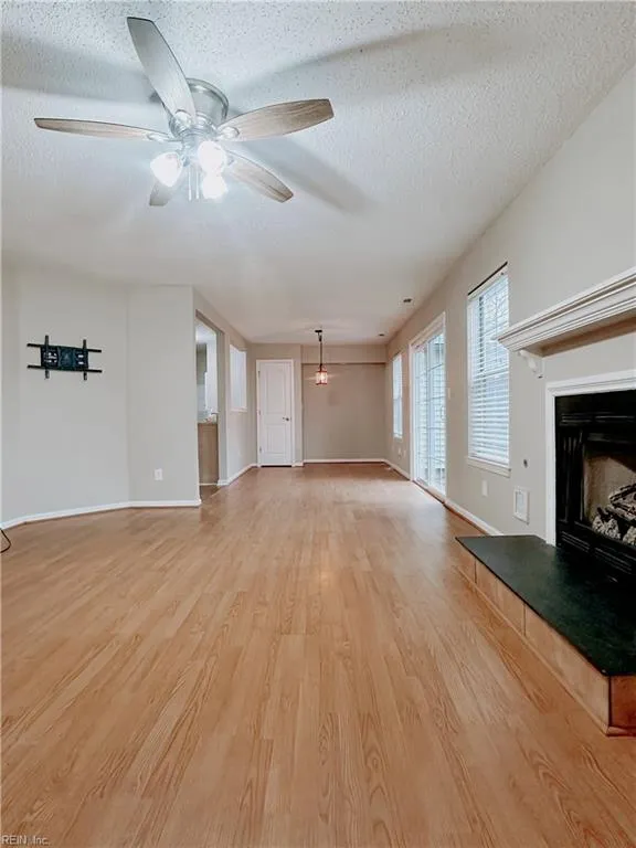 Virginia Beach, Virginia 23462, United States, 2 Bedrooms Bedrooms, ,3 BathroomsBathrooms,Residential,Active,251571