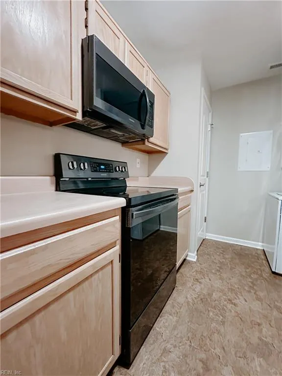 Virginia Beach, Virginia 23462, United States, 2 Bedrooms Bedrooms, ,3 BathroomsBathrooms,Residential,Active,251571