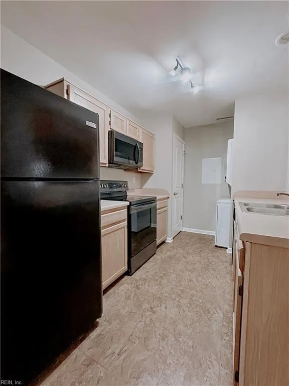 Virginia Beach, Virginia 23462, United States, 2 Bedrooms Bedrooms, ,3 BathroomsBathrooms,Residential,Active,251571