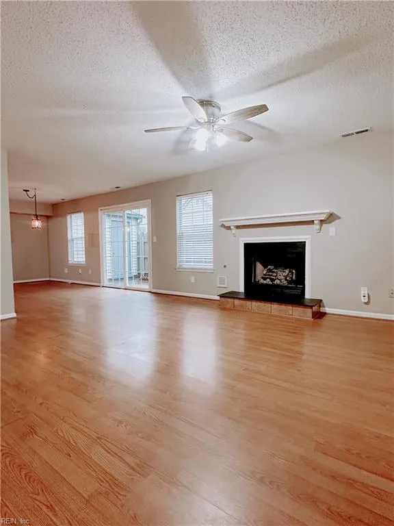 Virginia Beach, Virginia 23462, United States, 2 Bedrooms Bedrooms, ,3 BathroomsBathrooms,Residential,Active,251571