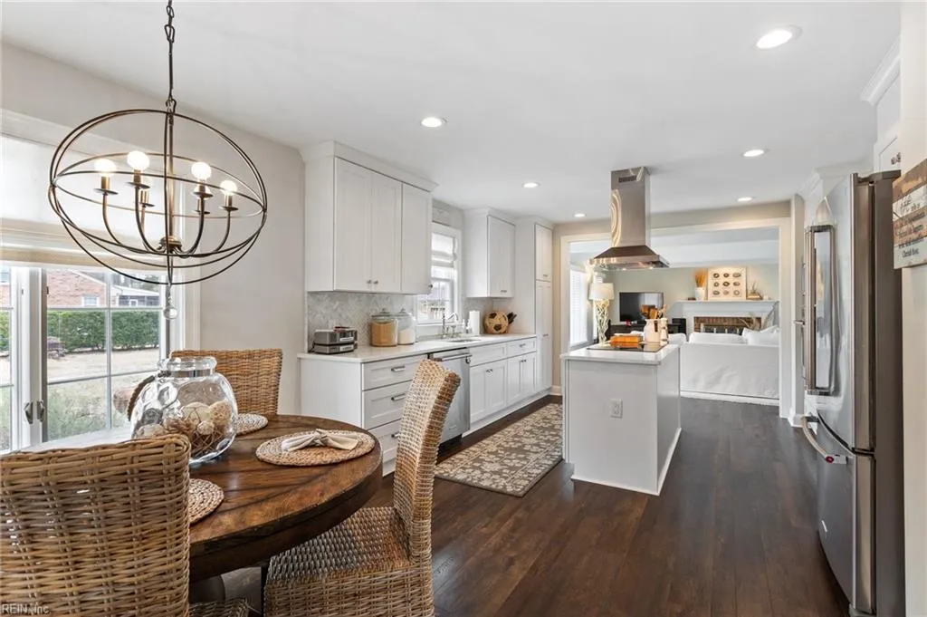 Chesapeake, Virginia 23321, United States, 4 Bedrooms Bedrooms, ,3 BathroomsBathrooms,Residential,Pending,86509