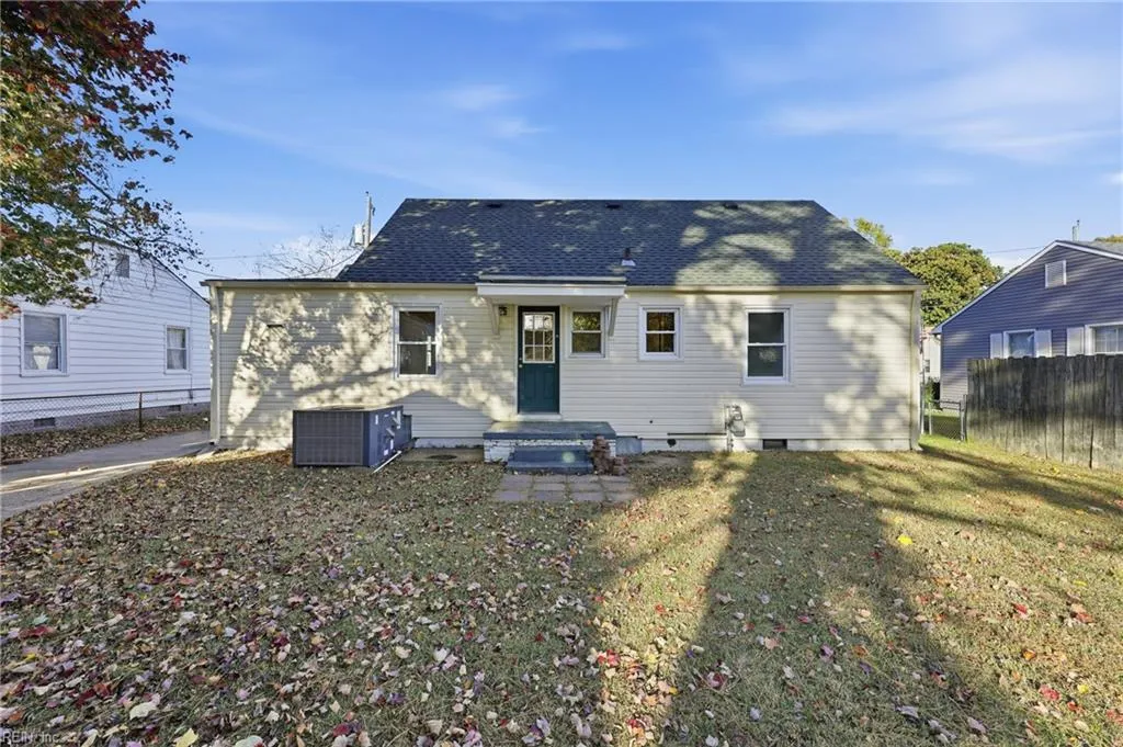 Portsmouth, Virginia 23701, United States, 4 Bedrooms Bedrooms, ,1 BathroomBathrooms,Residential,Active,244111