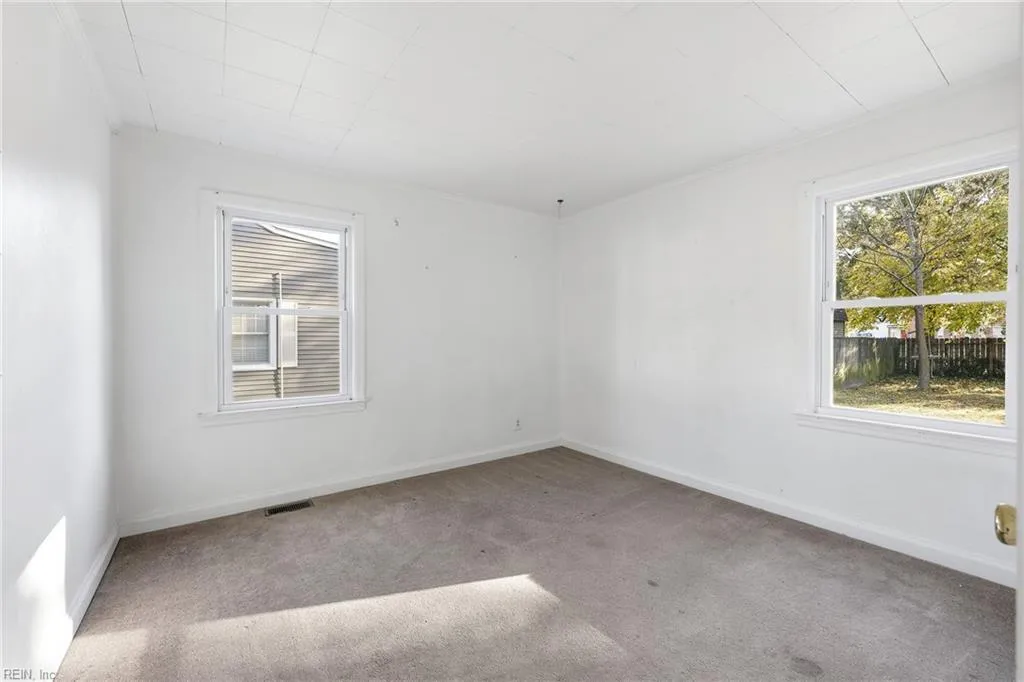 Portsmouth, Virginia 23701, United States, 4 Bedrooms Bedrooms, ,1 BathroomBathrooms,Residential,Active,244111