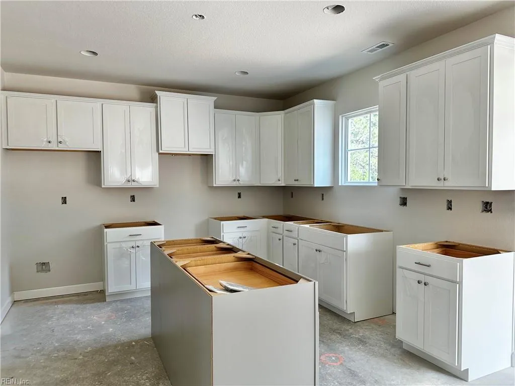 Suffolk, Virginia 23434, United States, 3 Bedrooms Bedrooms, ,3 BathroomsBathrooms,Residential,Pending,155731