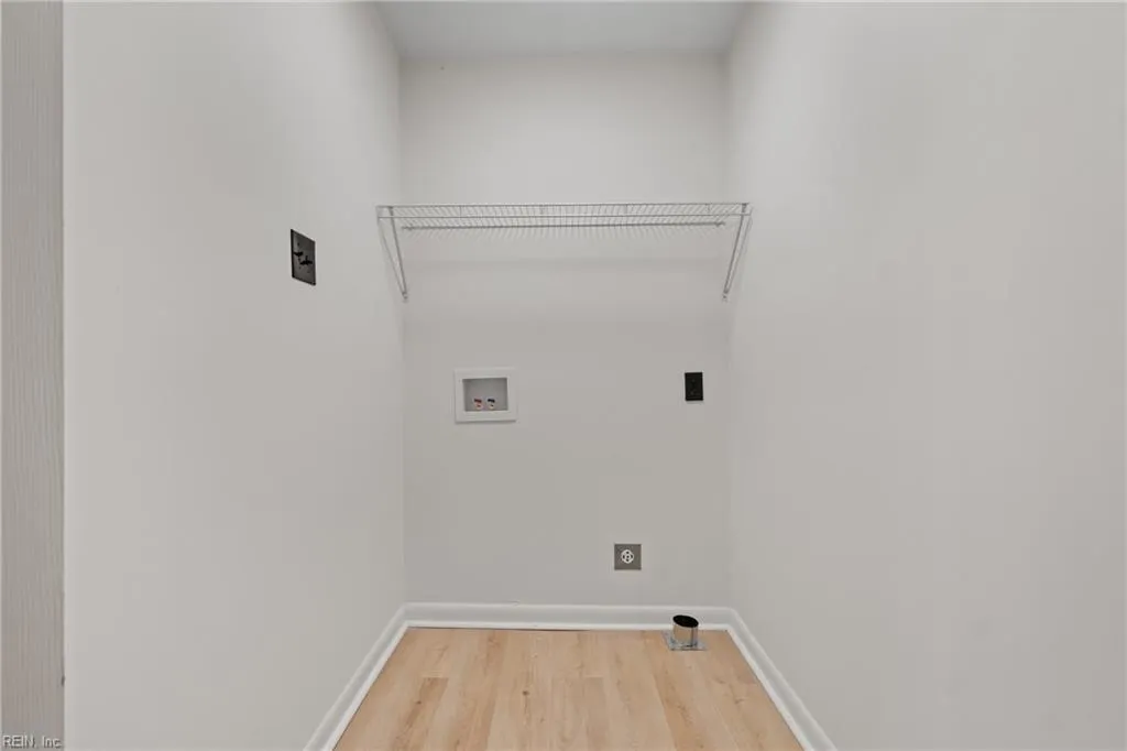 Suffolk, Virginia 23434, United States, 4 Bedrooms Bedrooms, ,2 BathroomsBathrooms,Residential,Pending,26351