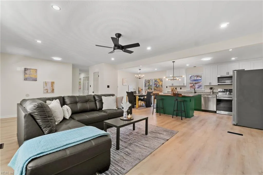 Suffolk, Virginia 23434, United States, 4 Bedrooms Bedrooms, ,2 BathroomsBathrooms,Residential,Pending,26351