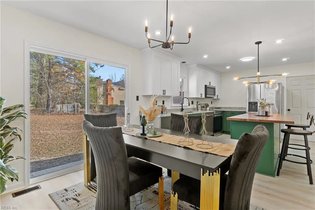 Suffolk, Virginia 23434, United States, 4 Bedrooms Bedrooms, ,2 BathroomsBathrooms,Residential,Pending,26351