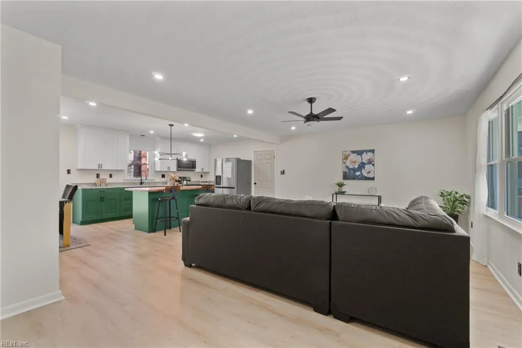 Suffolk, Virginia 23434, United States, 4 Bedrooms Bedrooms, ,2 BathroomsBathrooms,Residential,Pending,26351