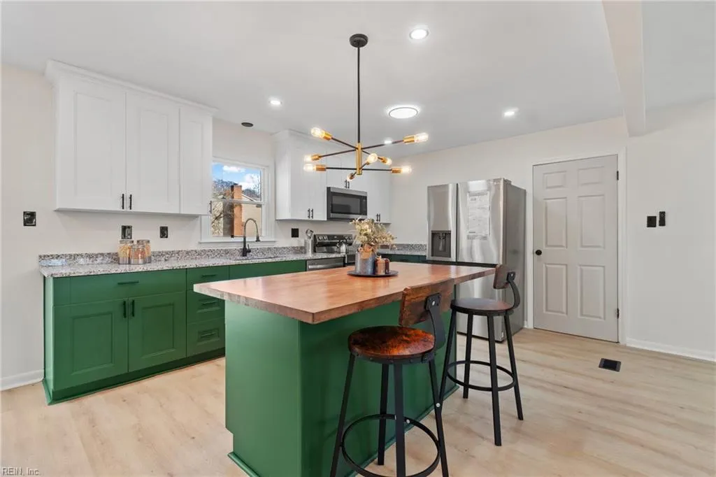 Suffolk, Virginia 23434, United States, 4 Bedrooms Bedrooms, ,2 BathroomsBathrooms,Residential,Pending,26351