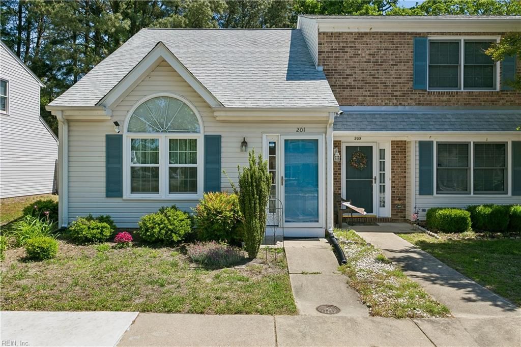 Photo of 201 Crestwood Court, Yorktown, VA 23692 (MLS # 10633068)