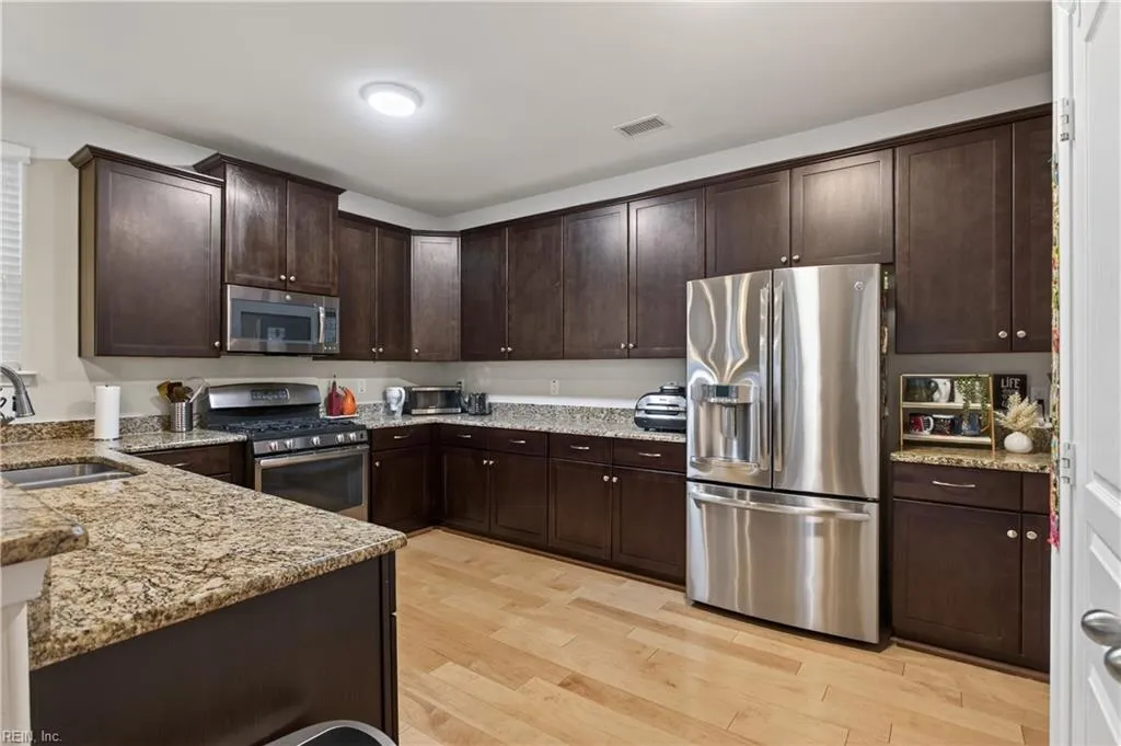 Suffolk, Virginia 23435, United States, 4 Bedrooms Bedrooms, ,3 BathroomsBathrooms,Residential,Active,254096