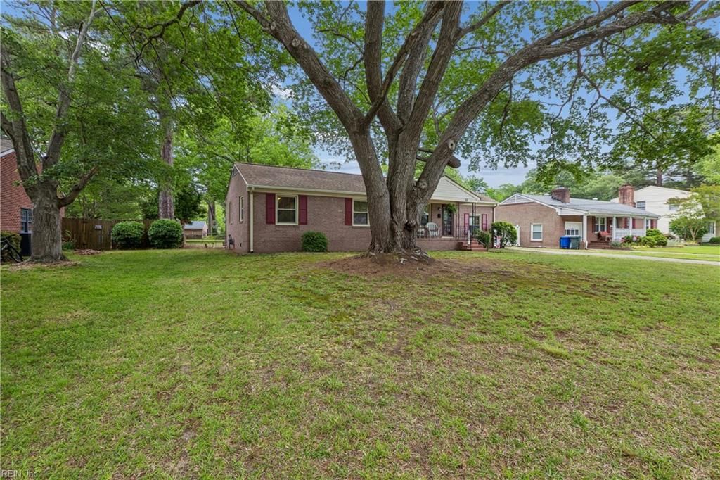 Photo of 10 Fawn Lane, Newport News, VA 23602 (MLS # 10633680)