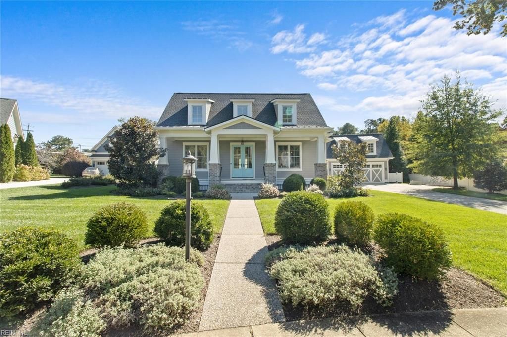 Photo of 10967 Live Oak Court, Midlothian, VA 23113 (MLS # 10606596)
