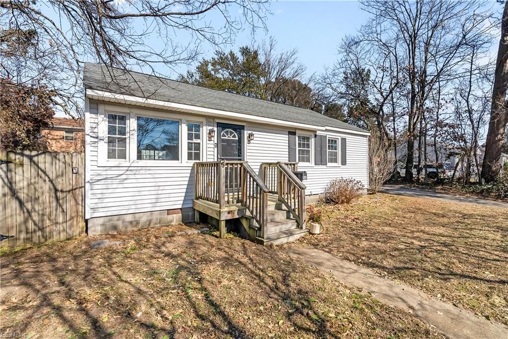 Photo of 1516 Baychester Avenue, Norfolk, VA 23503 (MLS # 10619639)