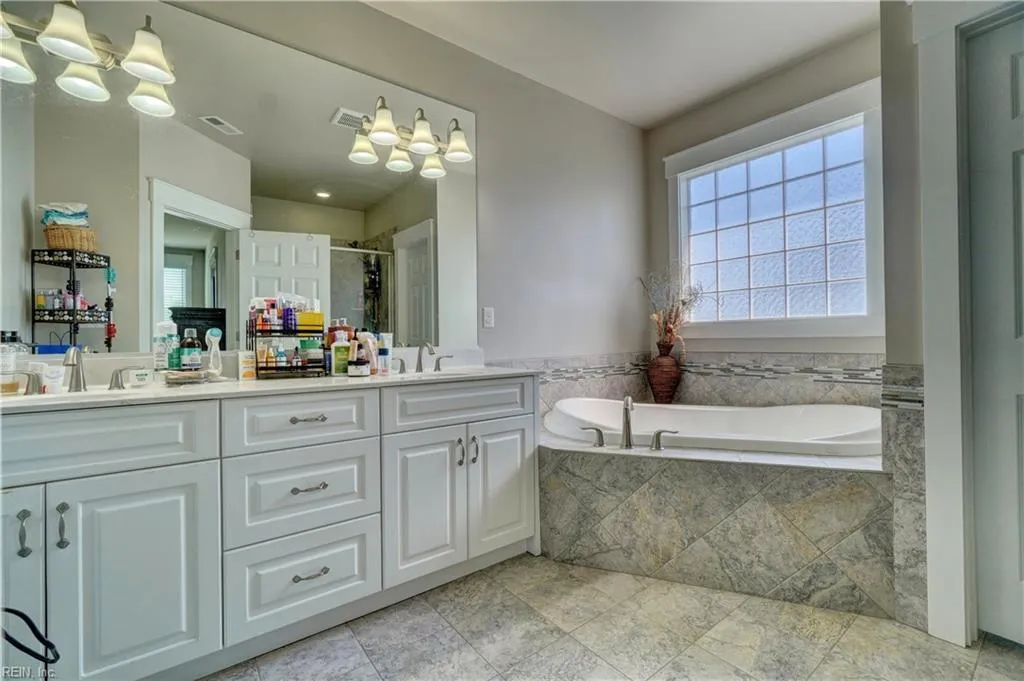 Suffolk, Virginia 23435, United States, 4 Bedrooms Bedrooms, ,4 BathroomsBathrooms,Residential,Active,165906