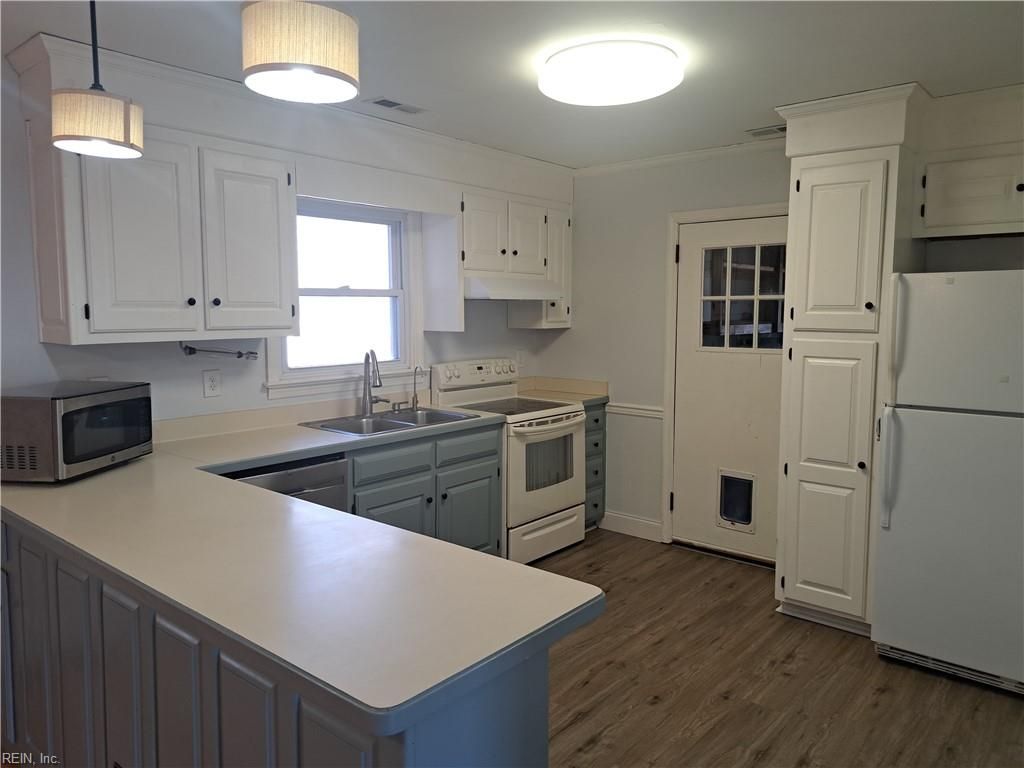 Photo of 112 Cottonwood Lane, Chesapeake, VA 23320 (MLS # 10615909)