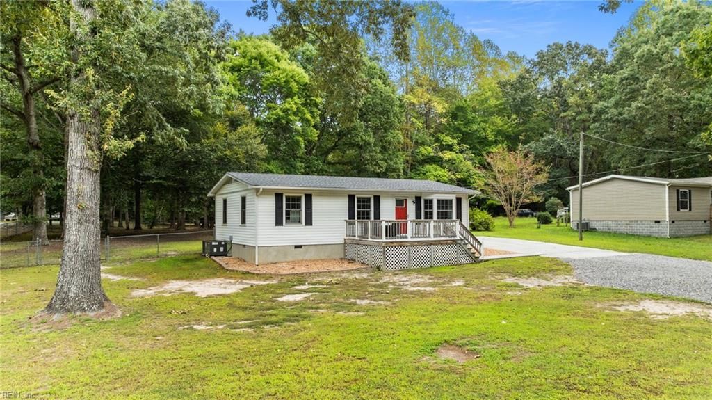 Photo of 6245 Glenns Road, Gloucester, VA 23061 (MLS # 10622852)